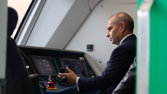 Всички бързи влакове у нас вече са с „умни“ локомотиви
