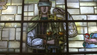 Заподозрените в подкуп автомобилни инспектори остават в ареста