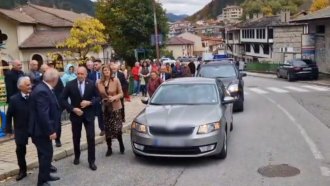 Румен Радев посрещна унгарския президент с личния си автомобил