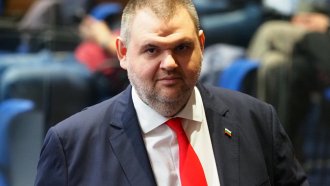 Пеевски ще спасява хората и от поскъпването на паркирането в София