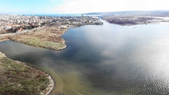 Отстраниха теча от временната фекална тръба във Варненското езеро