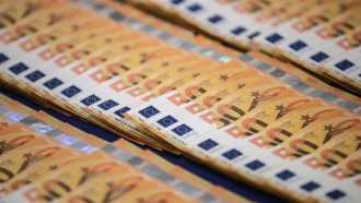 Каримански: Създадена е организация, така че на 1 януари всички банкомати ще бъдат заредени с евро