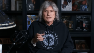 На 74 години Дейвид Ковърдейл обяви, че се оттегля от сцената