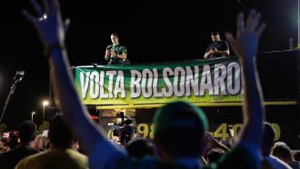 Болсонаро обясни с нервен срив свалянето на електронната си гривна, пратило го в затвора