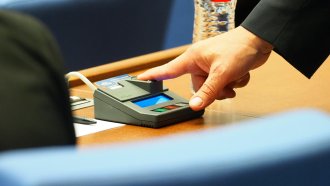 На първо четене: Парламентът закри антикорупционната комисия