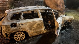 Маскирани запалиха автомобила и входната врата на кмета на Бистрица. Петима са задържани