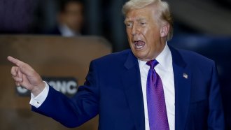 Доналд Тръмп повиши митата за всички страни на 15%