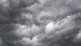 Времето: Облачно с валежи на места