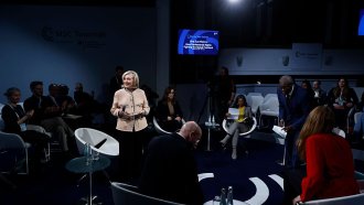 Хилари Клинтън определи като „позорна“ политиката на Тръмп спрямо Украйна