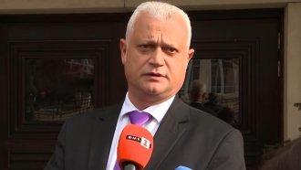 Министър Дечев: Ще направим преглед на нашите служители по случаите „Петрохан“ и „Околчица“