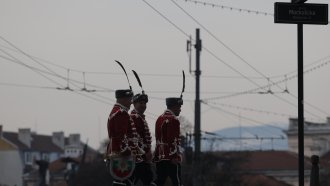 София отбеляза Трети март с издигане на националния флаг, гвардейци и заря (обновена)