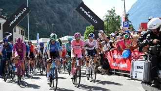 Задава ли се нов международен провал? Бави се организацията на „Джиро д`Италия“