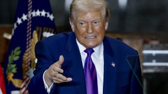 Тръмп прекъсва „всякаква търговия“ с Испания, не дала достъп до бази на своя територия за атака срещу Иран