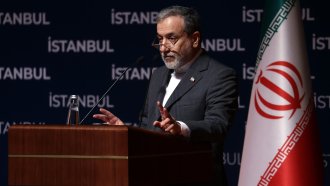 Иранският външен министър: САЩ влизат във война по свой избор в полза на Израел