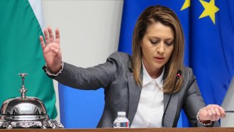 В пленарната зала: Рая Назарян бе уловена да нарича депутатите „чекиджии“
