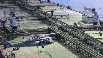 Американски военни задържаха още един петролен танкер, свързан с Иран