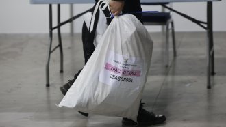 Над 310 000 българи са гледали видеоброенето на бюлетините, едва 0.17% от СИК са без запис