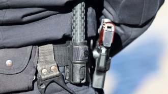 Полицай и пожарникар от Бургас са хванати с марихуана