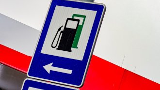 За пет седмици война в Иран: Дизелът у нас е поскъпнал с 37%, а бензинът – с 18.7%