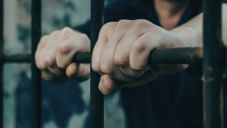 Затворите в Кипър са пълни, властите се опитват да намерят решение