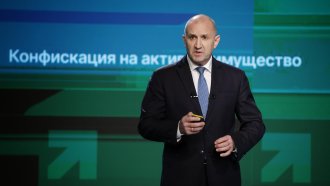 Ройтерс: Бившият проруски президент на България води в изборната надпревара с антикорупционна платформа