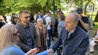 Хора с увреждания протестираха заради недостъпната среда в София