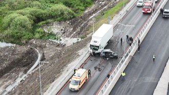 Пет жертви на тежка катастрофа на пътния възел при Ботевград (обновена)