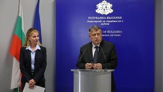 Над 53 хиляди зрелостници отиват на матура по Български език и литература