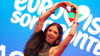 „Разбий ги, шампионе“. DARA пожела успех на Александър Везенков преди финала в Евролигата