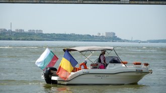 Стотици лодки в Дунав, авиошоу отгоре. Русе и Гюргево празнуват реката