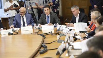 Никой не подкрепи хората на Радев да махнат Covid добавките от новите пенсии
