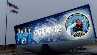НАСА нареди на астронавтите да се качат в кораба „Dragon“ поради изтичане на въздух в руския сегмент на МКС