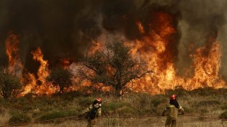 Пожар бушува на Халкидики, квартали на Солун са обгазени