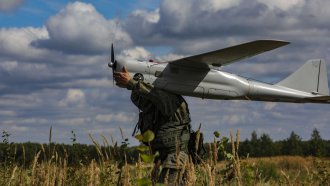 Китай доставя на Русия технологии с AI за дронове, предложил унищожаване на сателитите Starlink