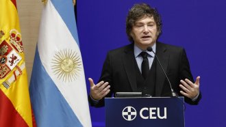 Заради суеверие Хавиер Милей няма да присъства на финала на Мондиала; кралят и премиерът на Испания ще са там, както и Тръмп