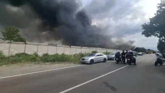 Бурята изгаси големия пожар в хале за преработка на пластмаса в София