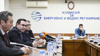 Средната сметка за ток от днес се вдига с 1 евро, парното поскъпва с 4.5%