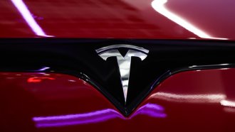 Доставките на Tesla нарастват с 25%, скокът в цените на горивата стимулира търсенето в Европа