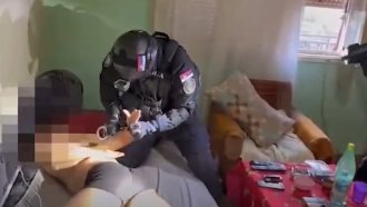 Двама сръбски полицаи са арестувани за трафик на мигранти през България