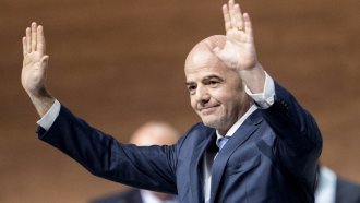 Инфантино се отказа от спорния си план за частни инвестиции във FIFA, UEFA сне доверието си (обновена)