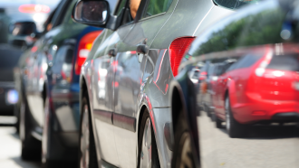 Запалил се автомобил затрудни движението на „Хемус“ в посока София