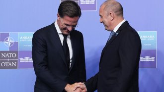 Рюте към Радев: НАТО е в пълна готовност да реагира при заплаха срещу България