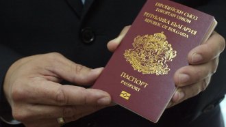 Временно се спира издаването на 10-годишни паспорти