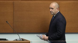 Програмата на кабинета „Радев“: гръмки цели, малко мерки