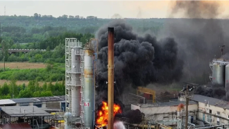 Украйна с рекорден брой удари по петролни рафинерии, свали преработката на нефт в Русия до 20-годишно дъно