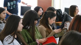 Учениците намаляха, малките училища останаха