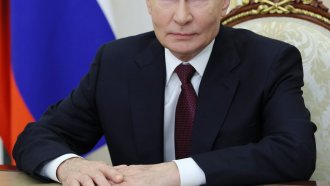 На ръката на Путин бе открита следа от инжекция